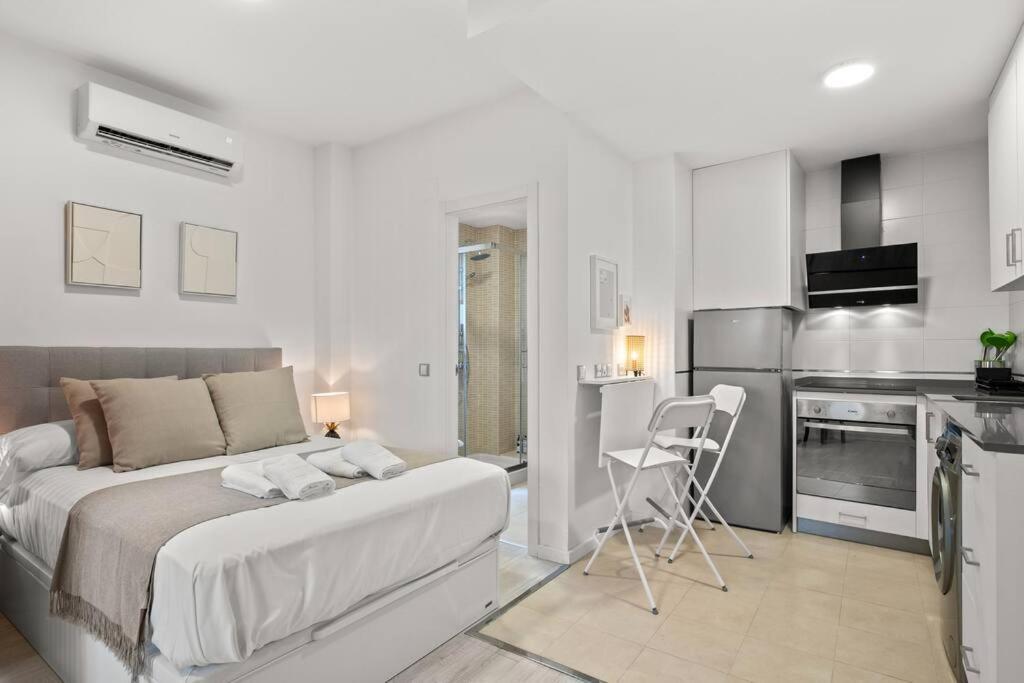 Estudio Nice Stay Dos Aceras Malaga Bagian luar foto