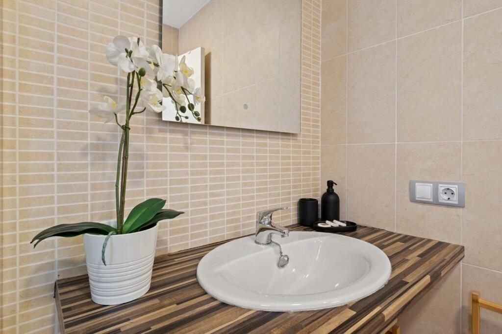 Estudio Nice Stay Dos Aceras Malaga Bagian luar foto